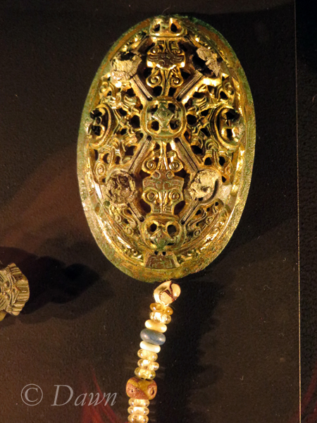 Close up on the oval brooch